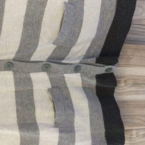 Old Navy Women's Striped Lightweight Cardigan Size Small - Picture 3 of 6